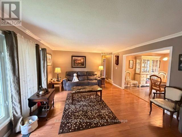 115 Victoria Street W Property Photo 2