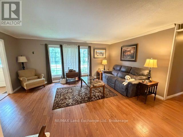 115 Victoria Street W Property Photo 4