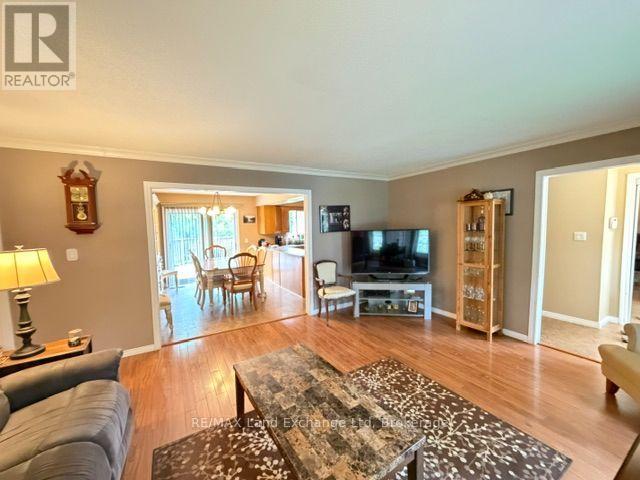 115 Victoria Street W Property Photo 5