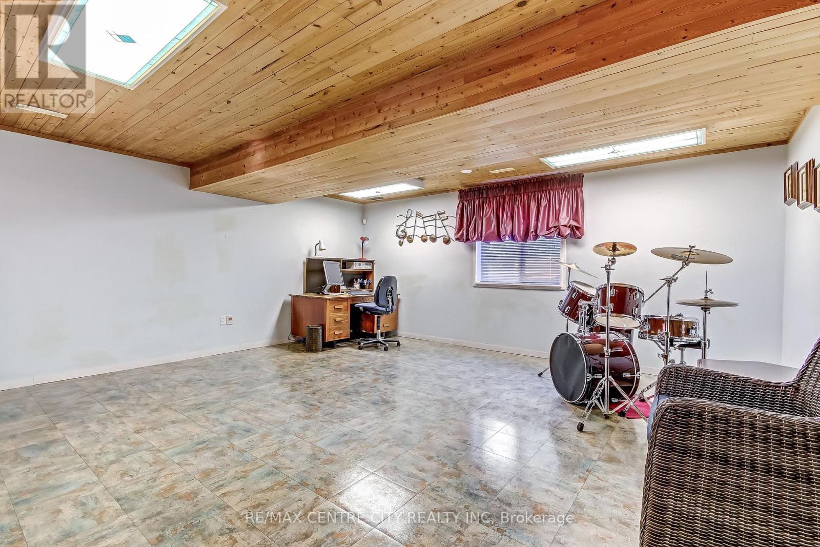 22 Harrington Crescent Property Photo 18