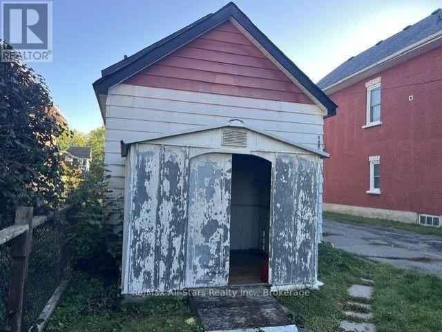 485 Mark Street Property Photo 4