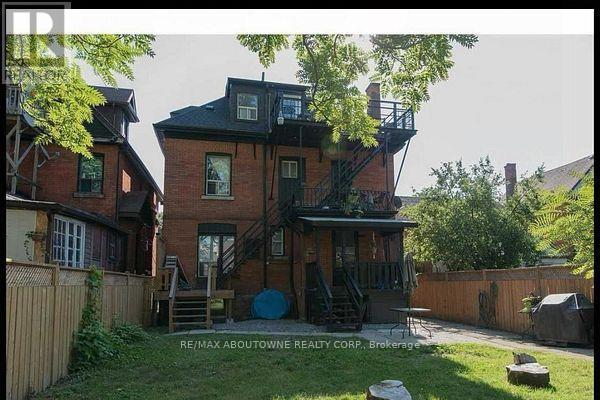 66 Wellington Street S Property Photo 2