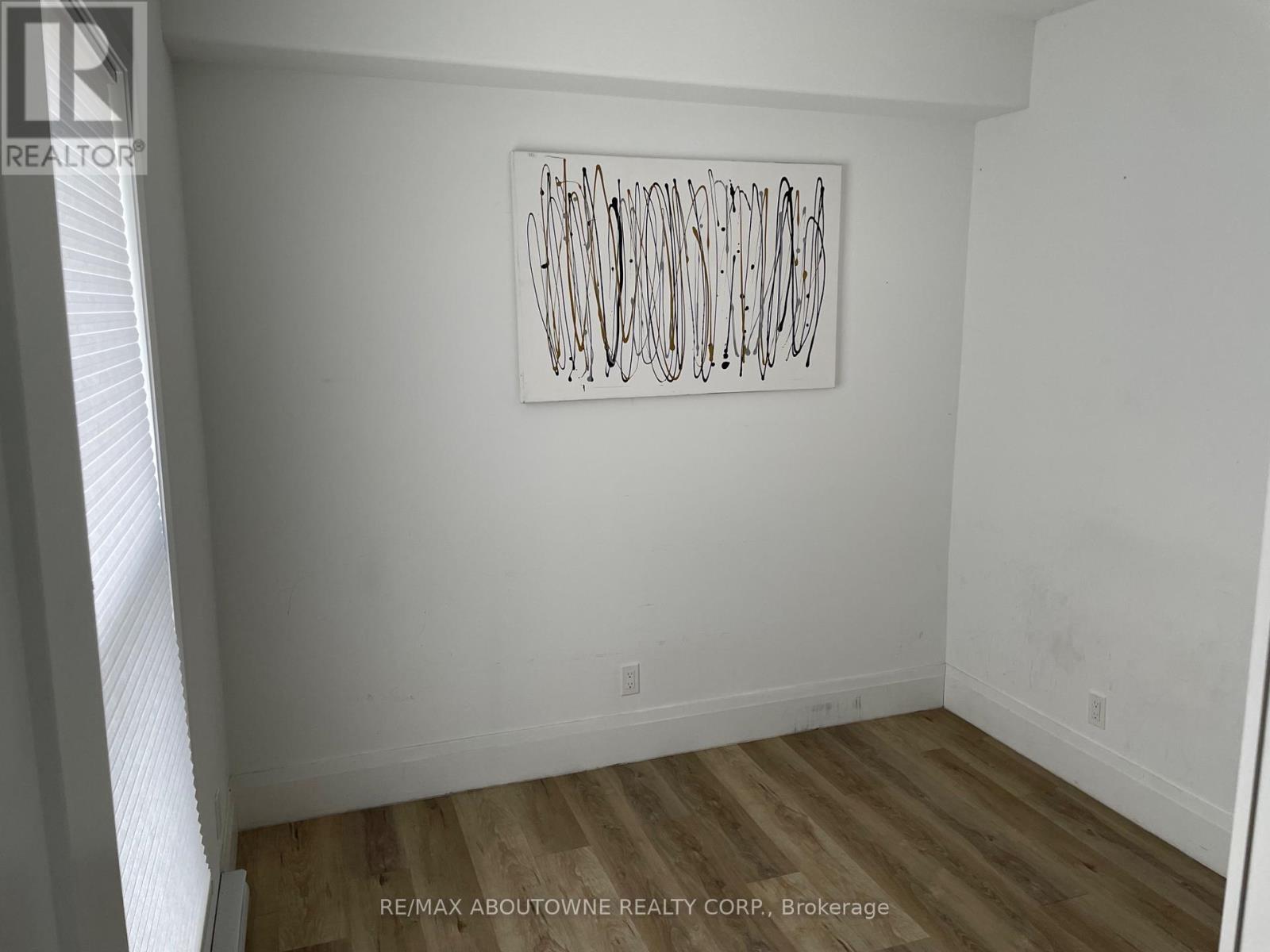 66 Wellington Street S Property Photo 6