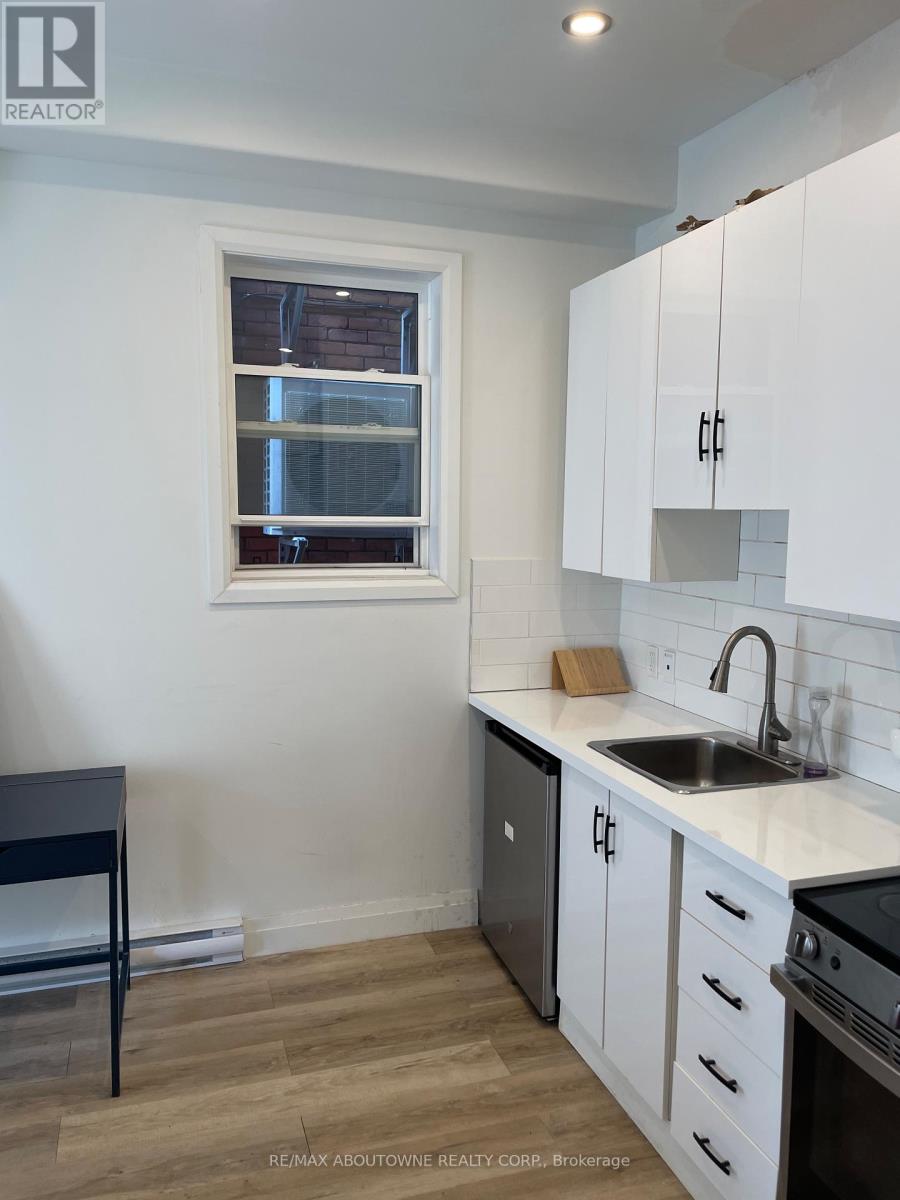 66 Wellington Street S Property Photo 15