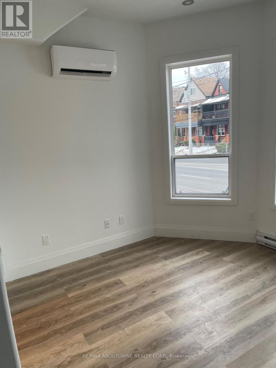 66 Wellington Street S Property Photo 37