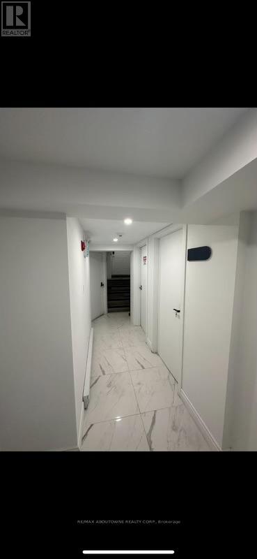 66 Wellington Street S Property Photo 41
