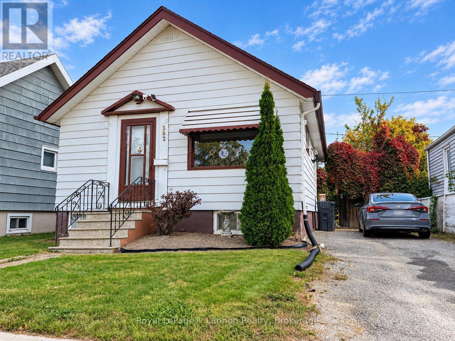 362 MCKELLAR STREET N Property Photo 1