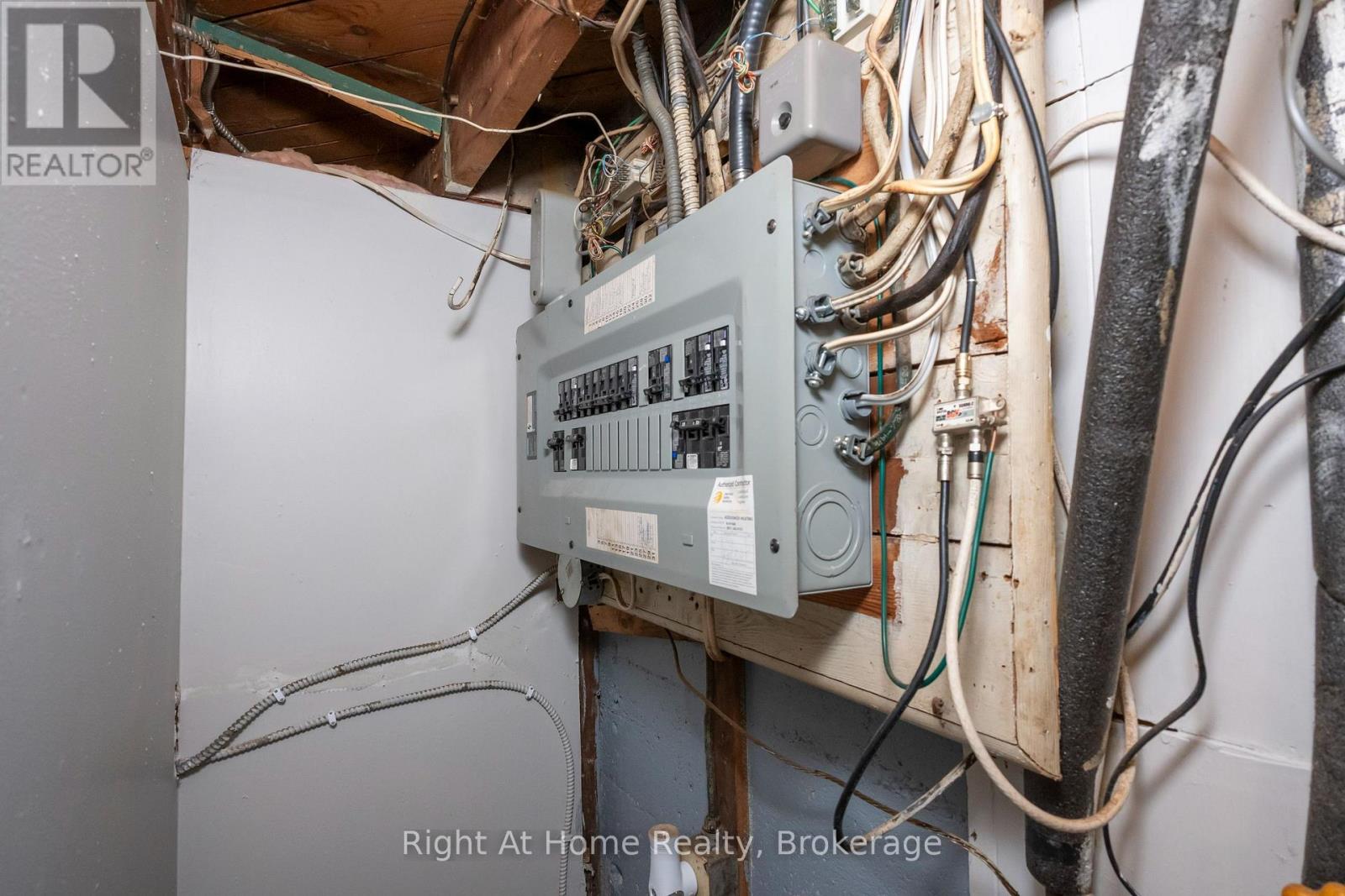 163 Mckibbin Street Property Photo 36