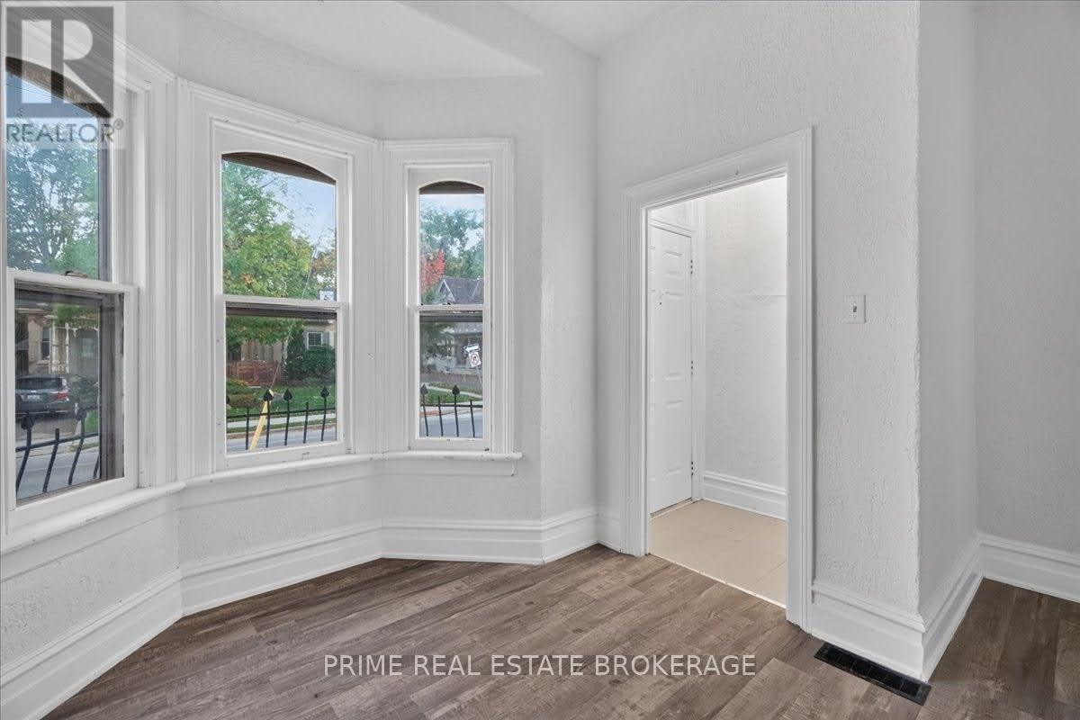 42 Bruce Street Property Photo 5