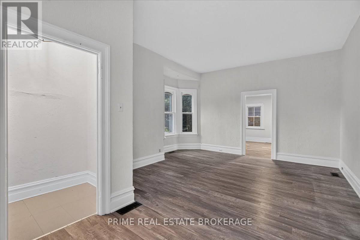 42 Bruce Street Property Photo 6