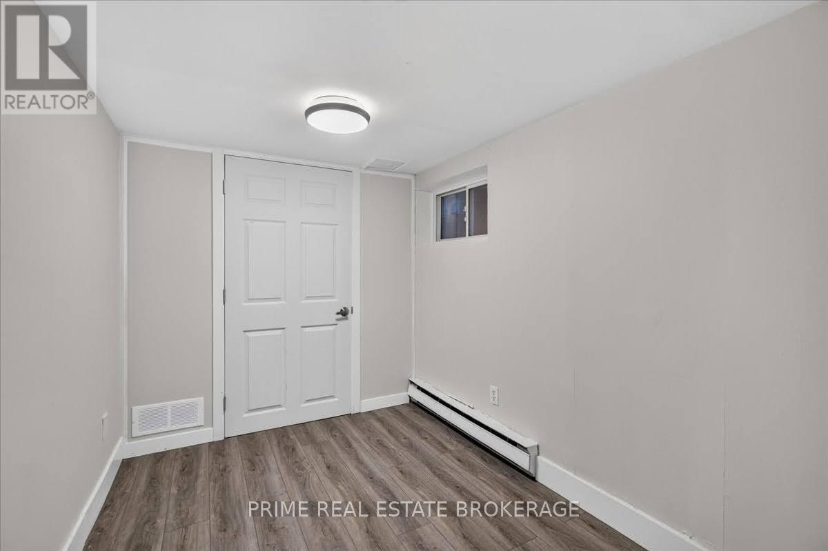 42 Bruce Street Property Photo 23