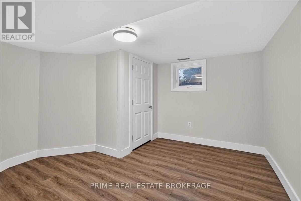 42 Bruce Street Property Photo 27