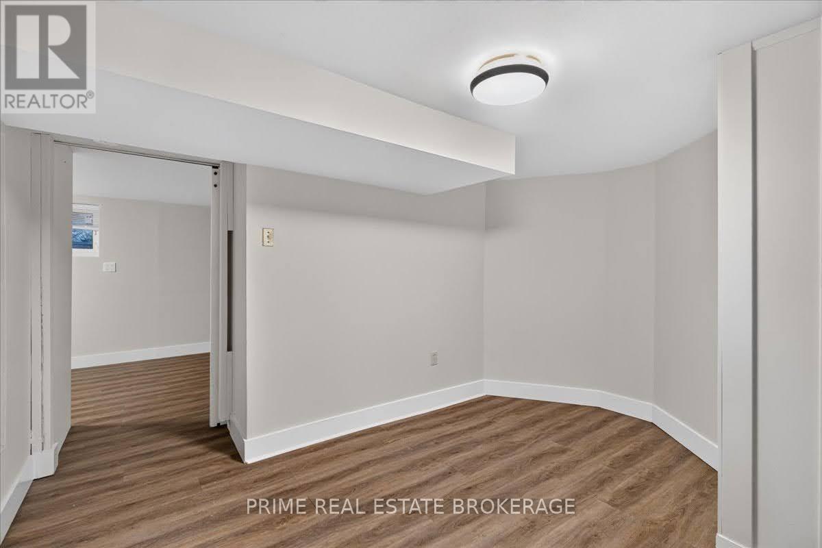 42 Bruce Street Property Photo 28