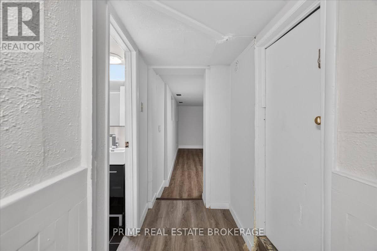 42 Bruce Street Property Photo 29