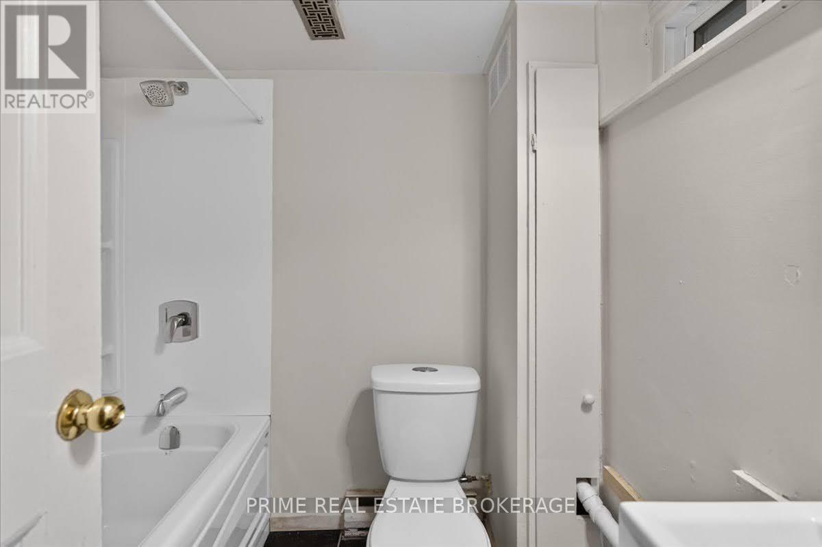 42 Bruce Street Property Photo 31