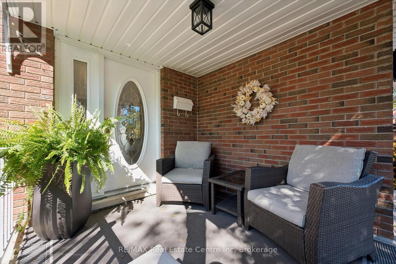 47 Lambert Crescent Property Photo 4