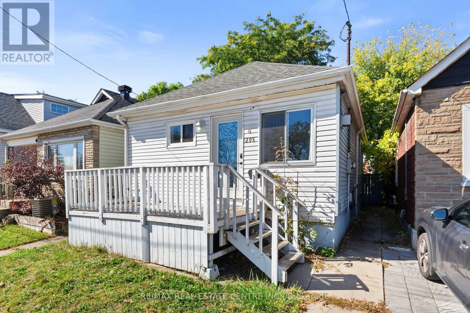 295 Strathearn Avenue Property Photo 2