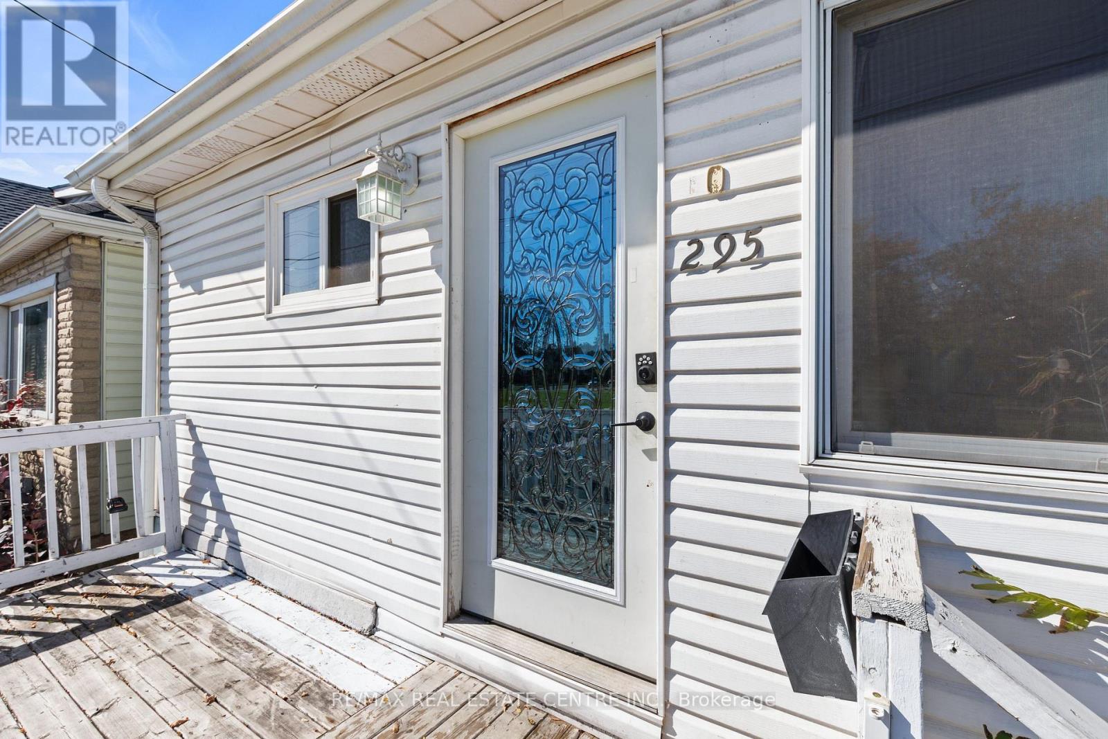 295 Strathearn Avenue Property Photo 3