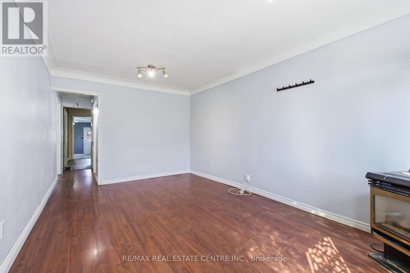 295 Strathearn Avenue Property Photo 5