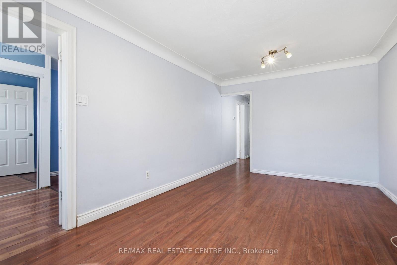 295 Strathearn Avenue Property Photo 6