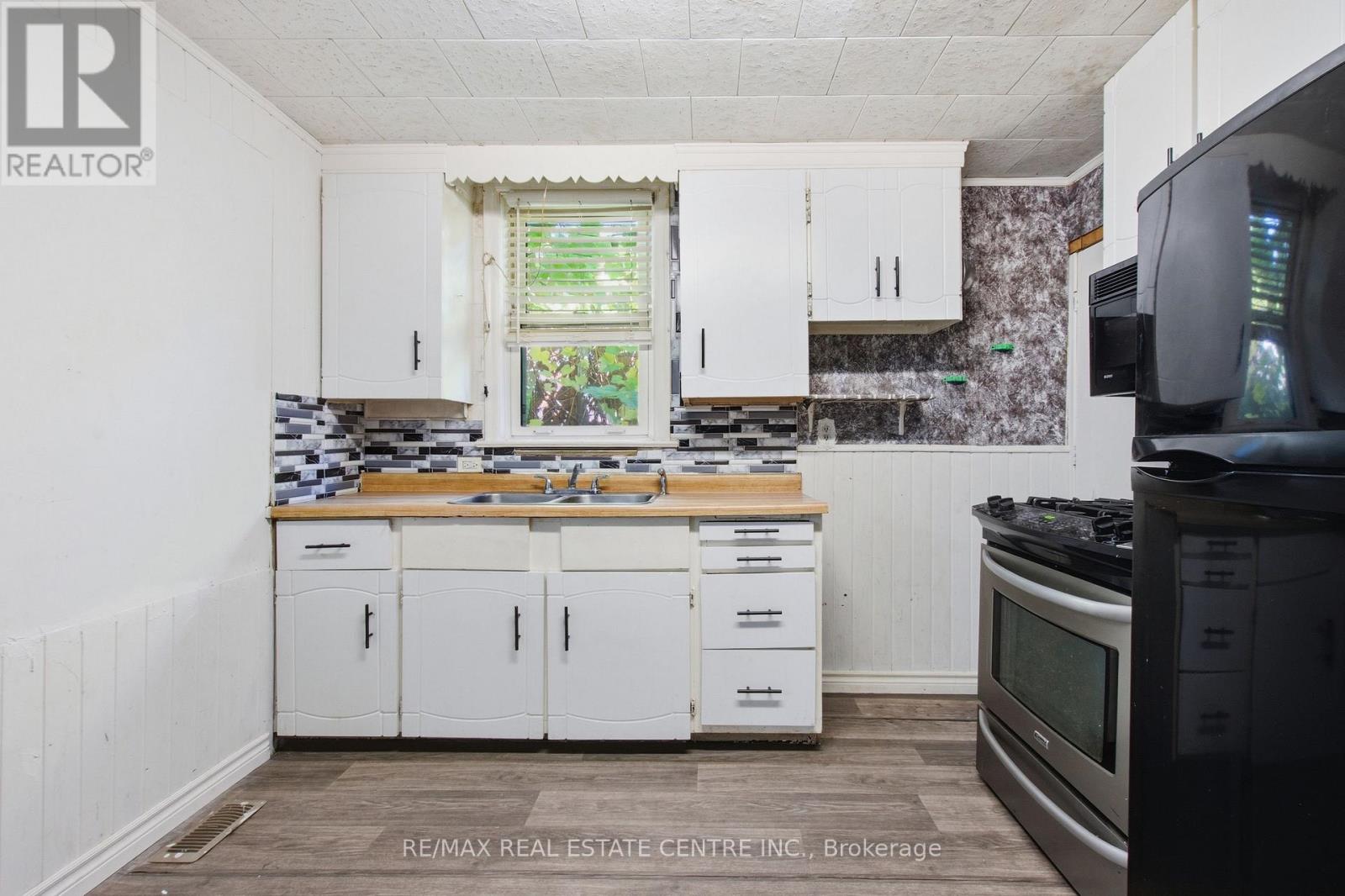 295 Strathearn Avenue Property Photo 15
