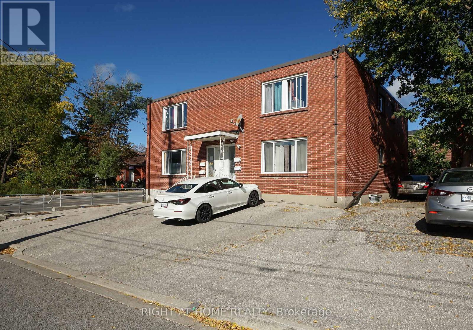 59 Saunby Street N Property Photo 2
