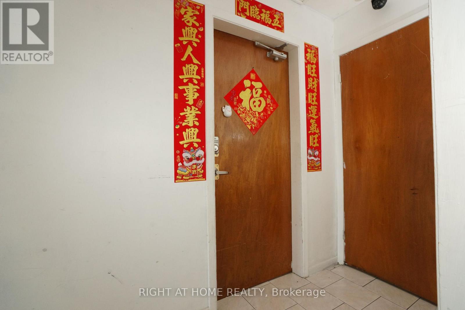 59 Saunby Street N Property Photo 3