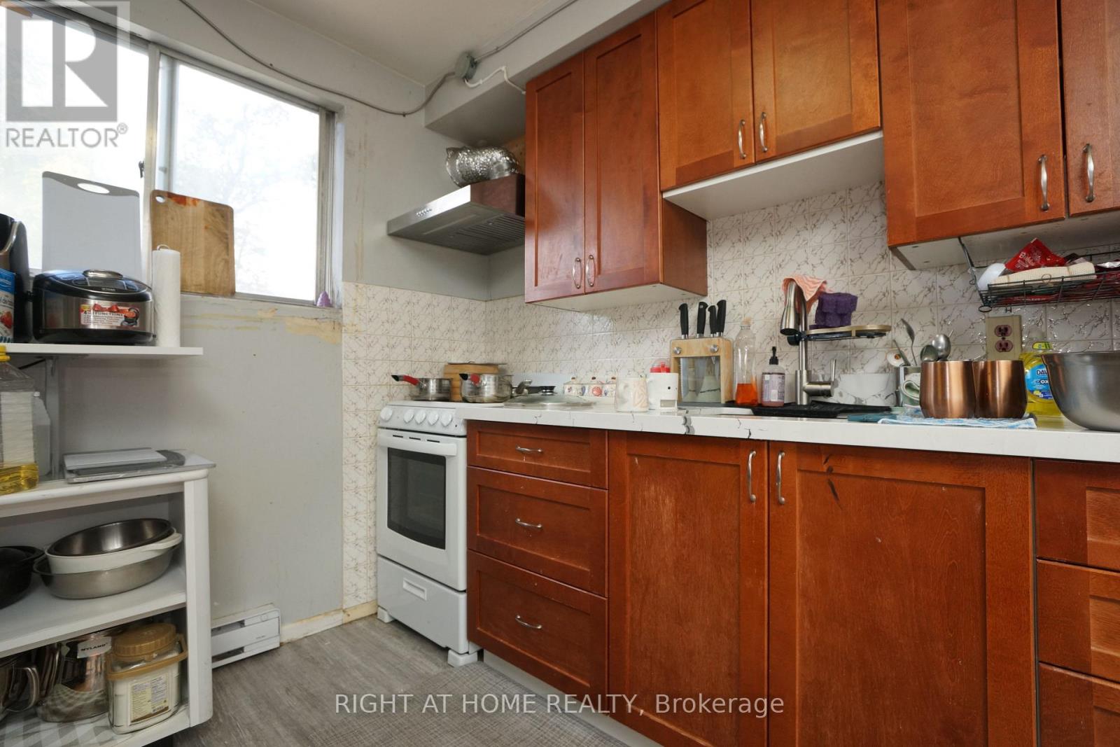 59 Saunby Street N Property Photo 5
