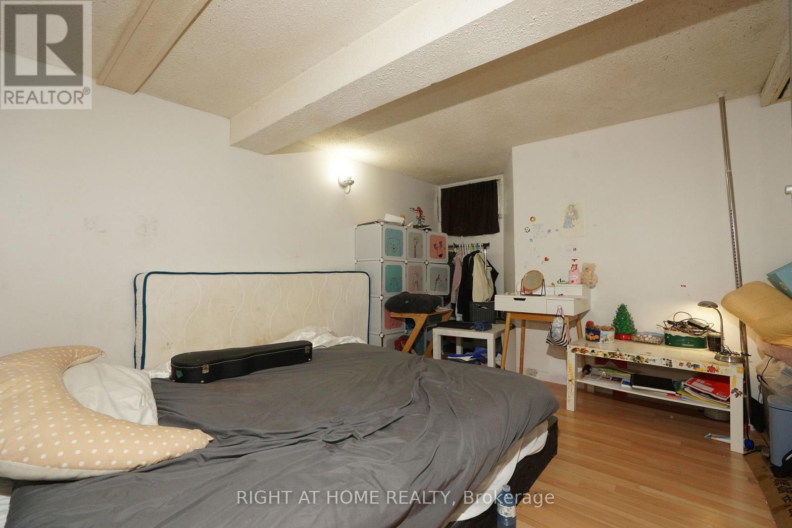 59 Saunby Street N Property Photo 10