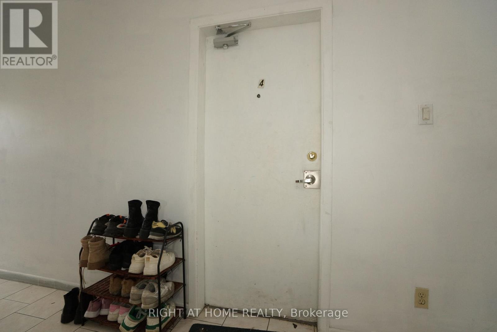59 Saunby Street N Property Photo 11