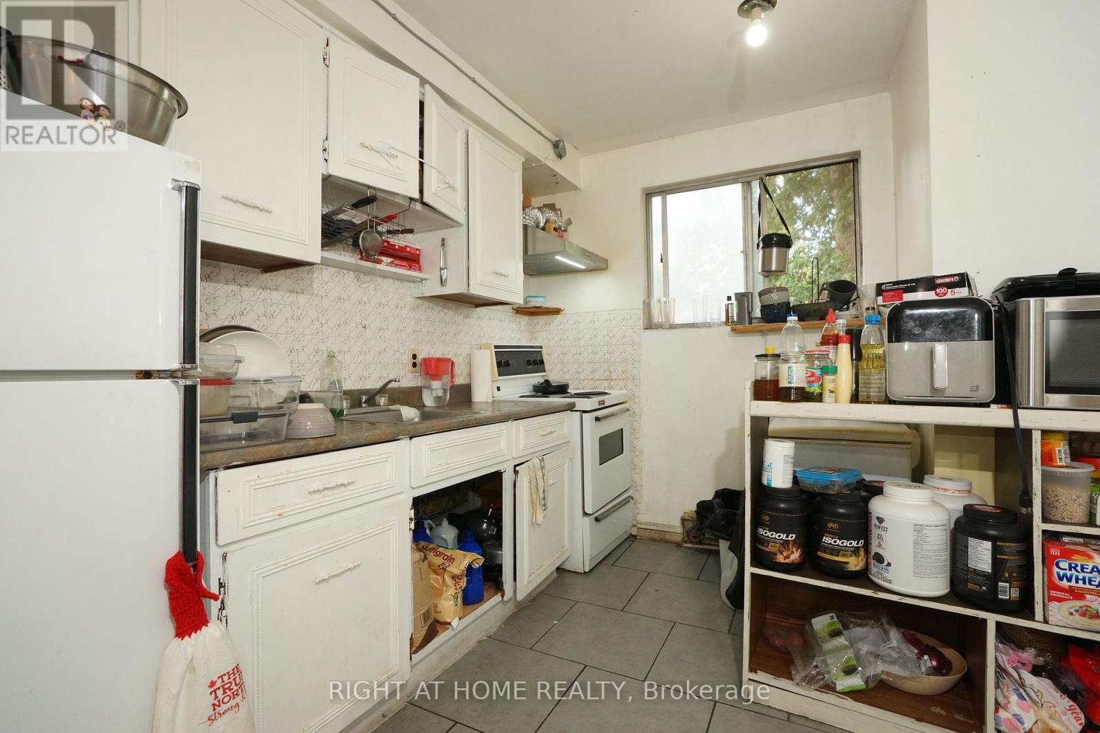 59 Saunby Street N Property Photo 15