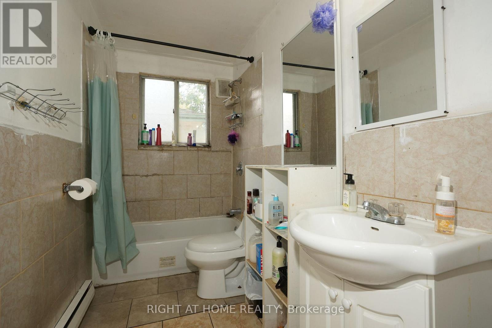 59 Saunby Street N Property Photo 16