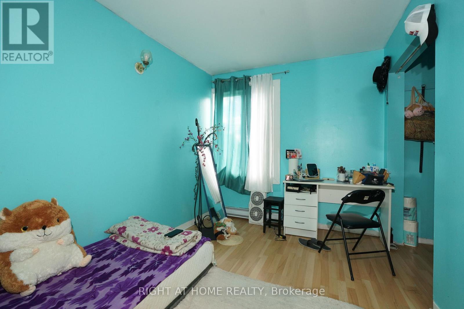 59 Saunby Street N Property Photo 17