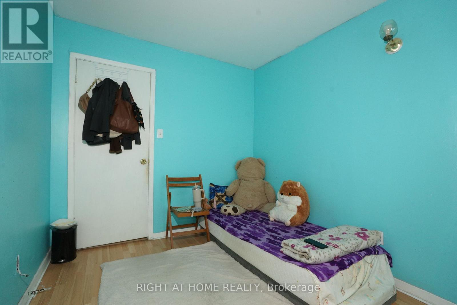 59 Saunby Street N Property Photo 18