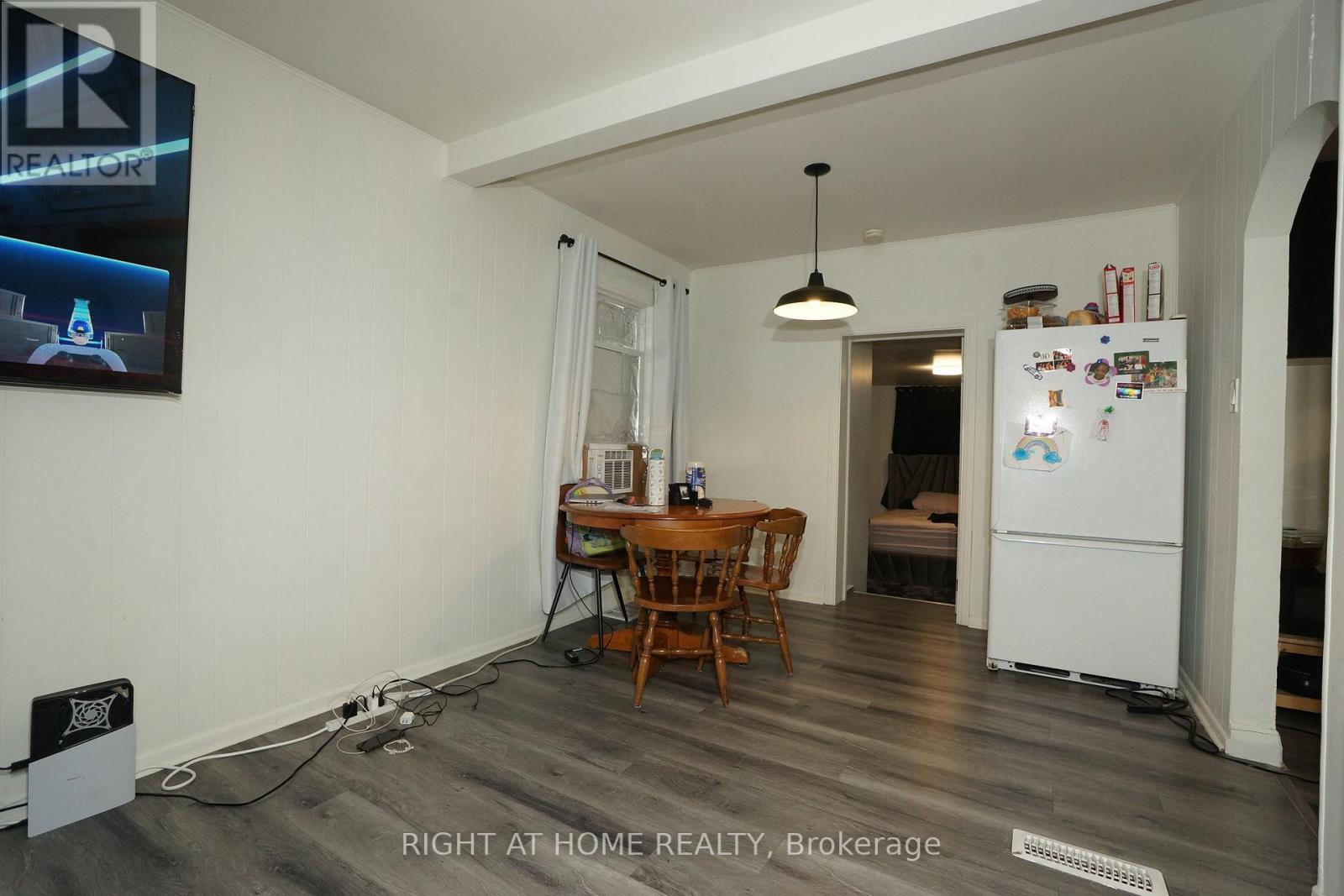 59 Saunby Street N Property Photo 32