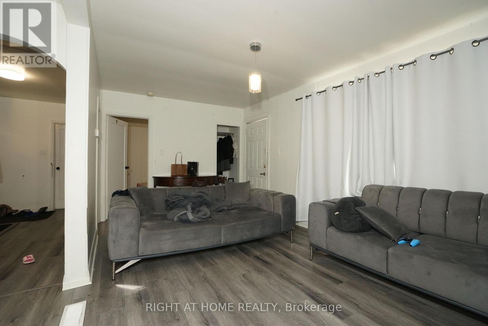 59 Saunby Street N Property Photo 33