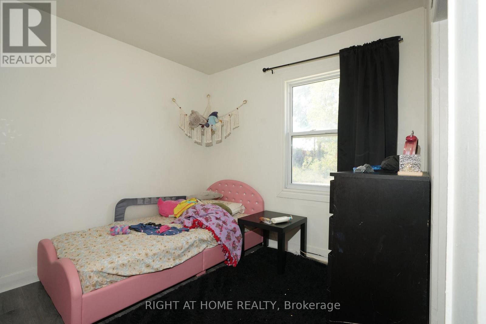 59 Saunby Street N Property Photo 34