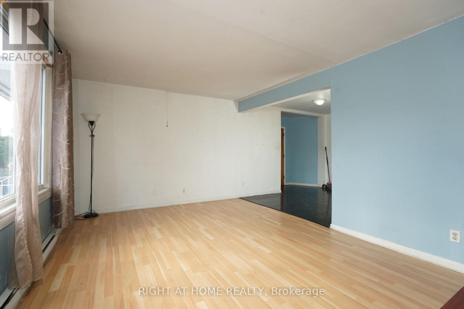 59 Saunby Street N Property Photo 43