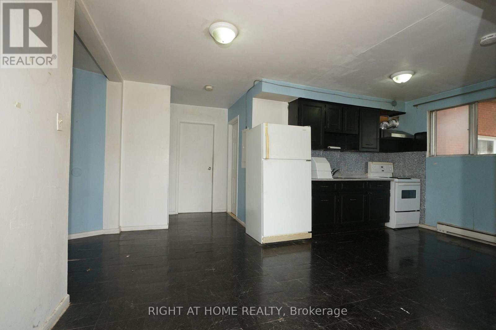 59 Saunby Street N Property Photo 44