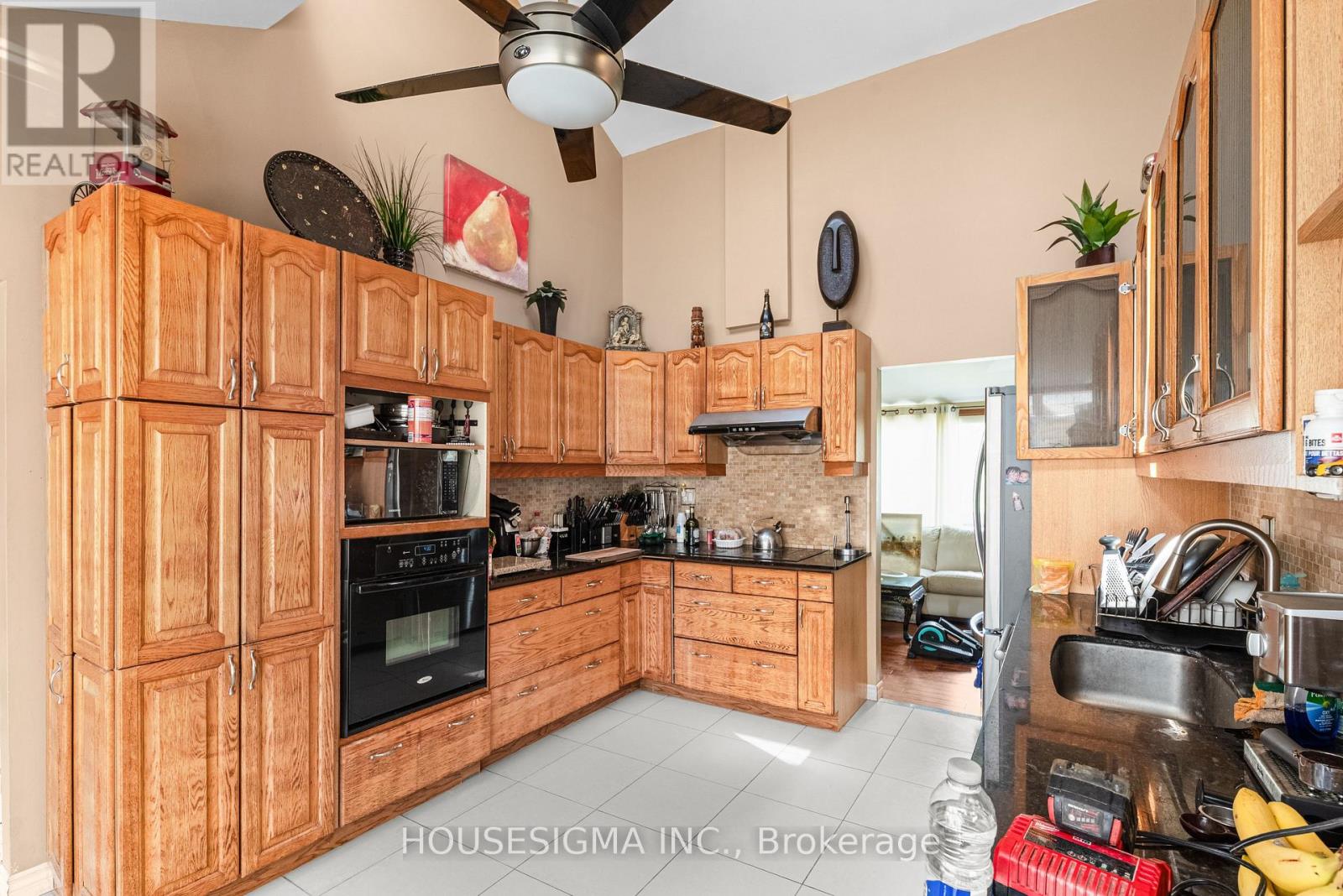 5647 First Line Property Photo 10