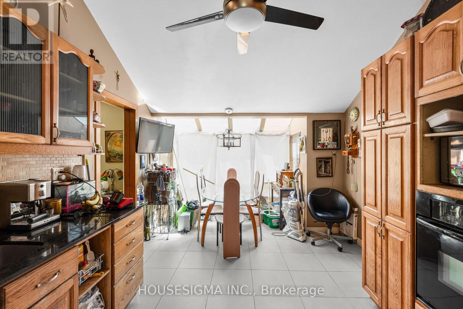 5647 First Line Property Photo 11