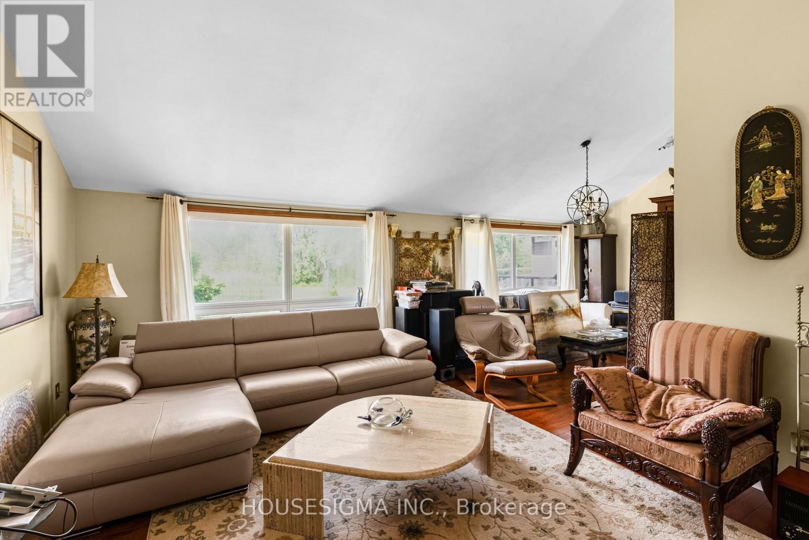 5647 First Line Property Photo 13