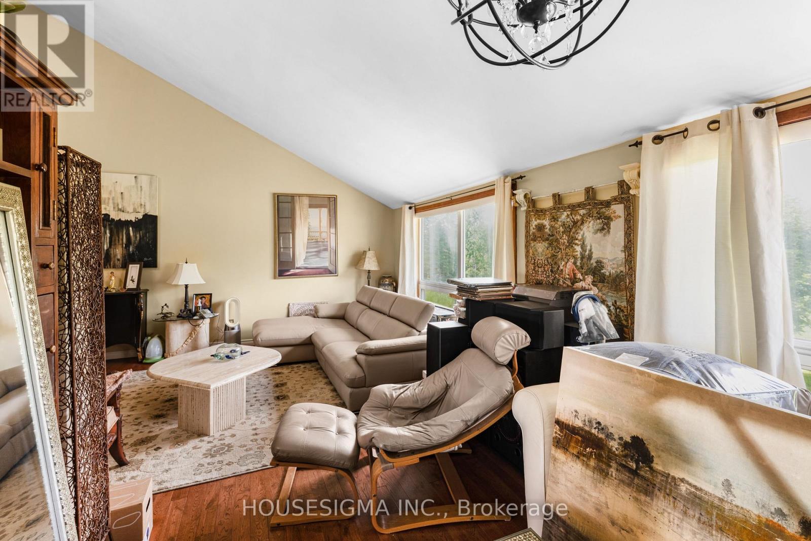 5647 First Line Property Photo 14