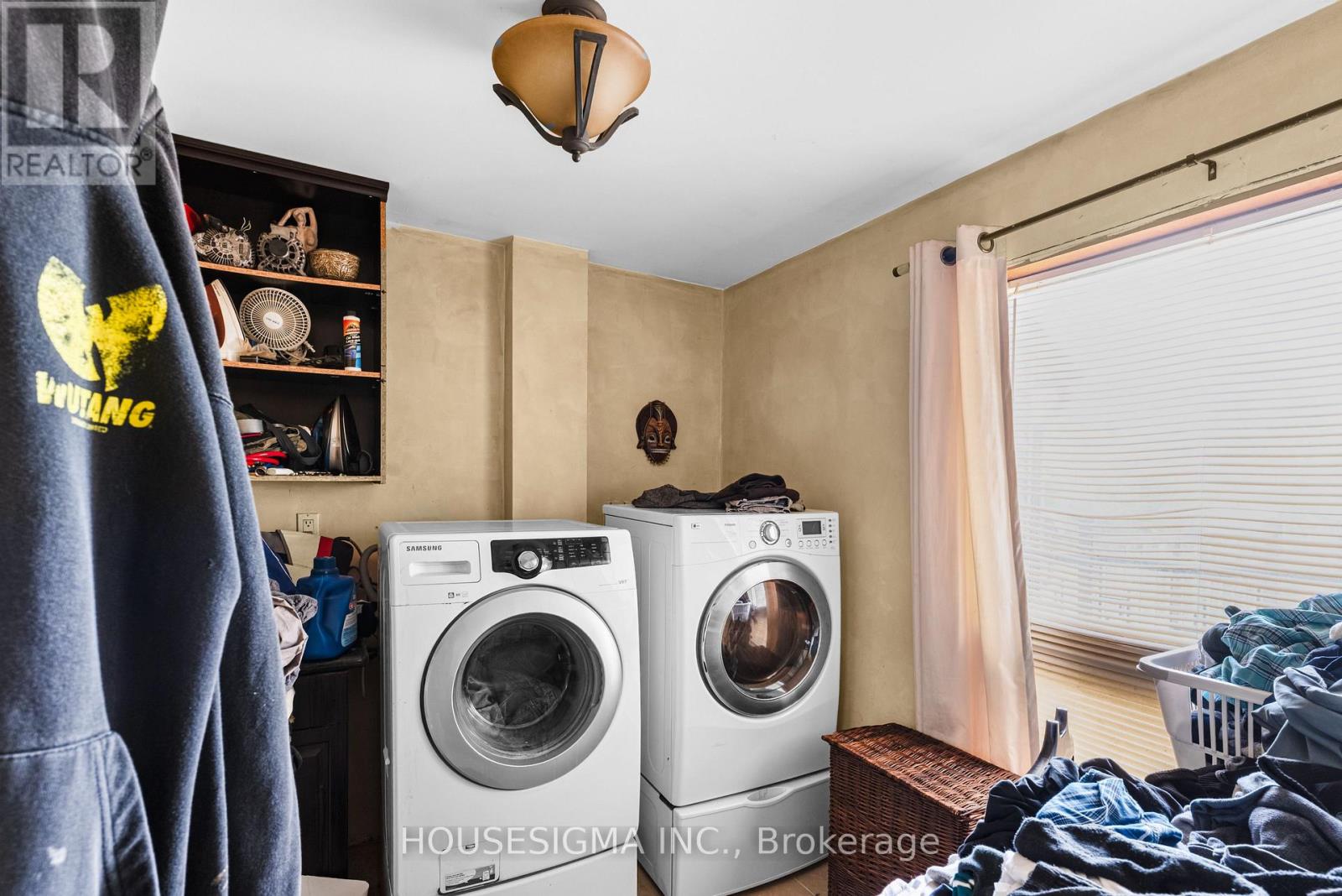 5647 First Line Property Photo 17
