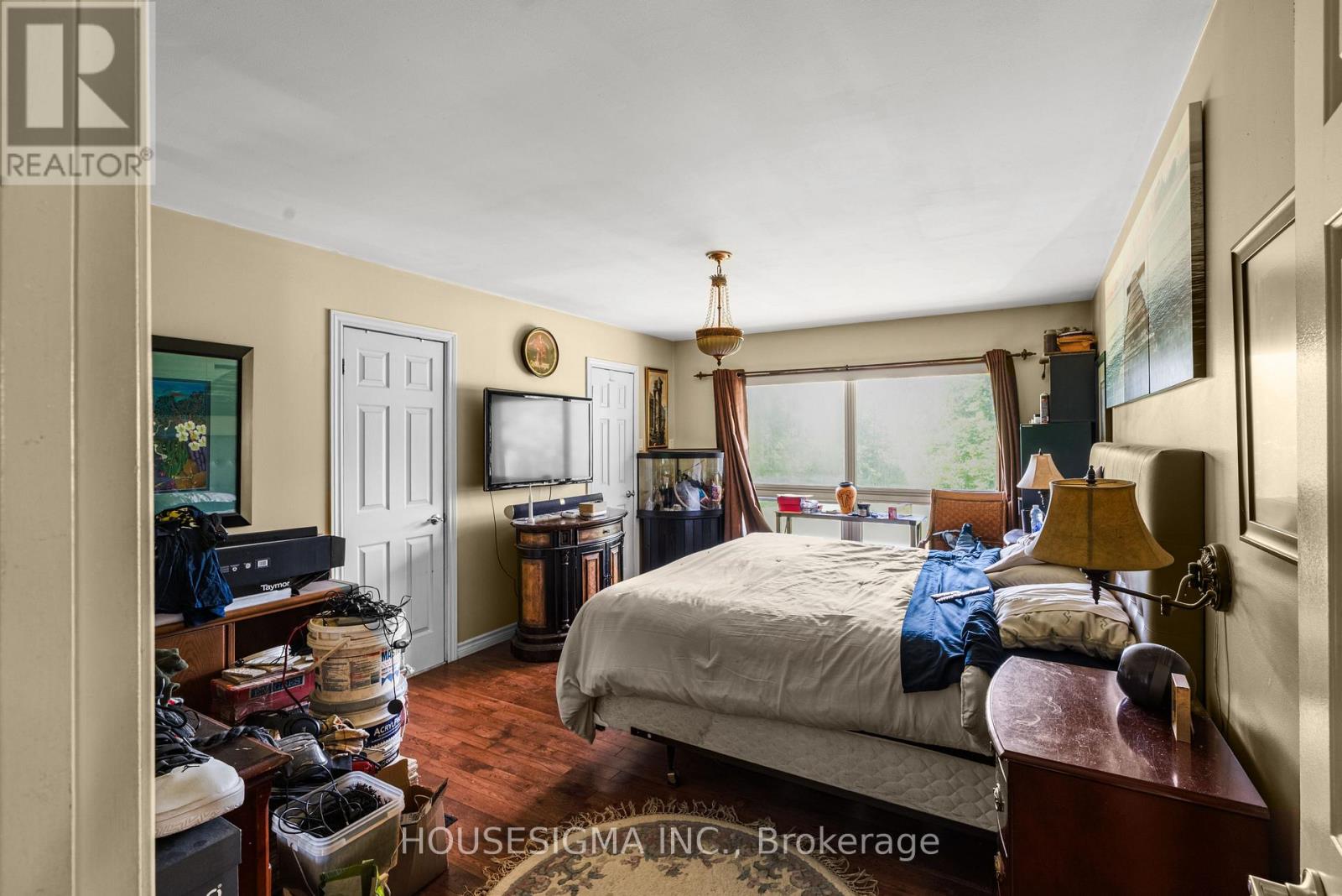 5647 First Line Property Photo 18