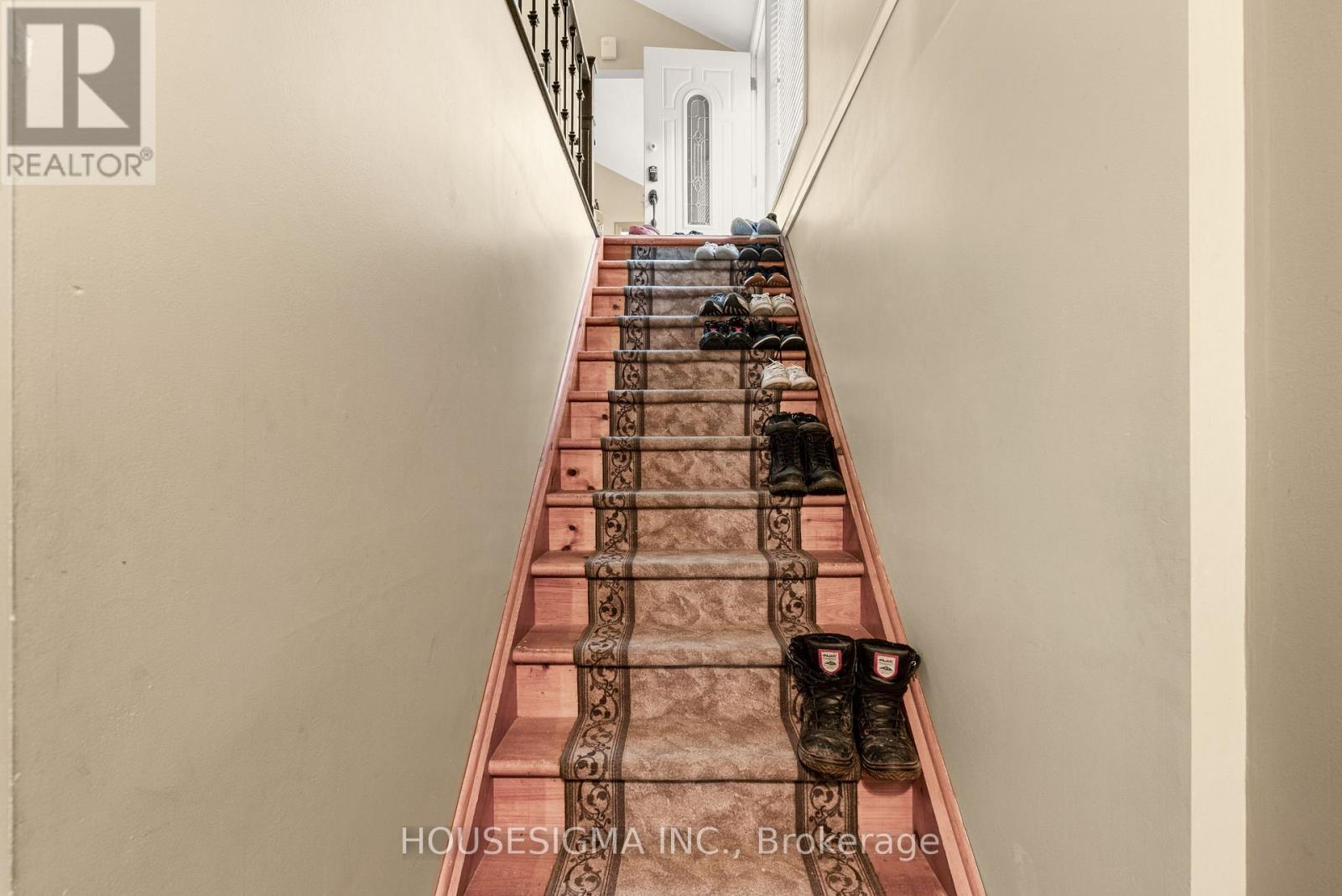 5647 First Line Property Photo 27