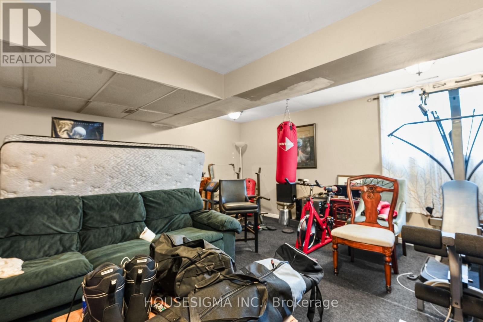 5647 First Line Property Photo 32