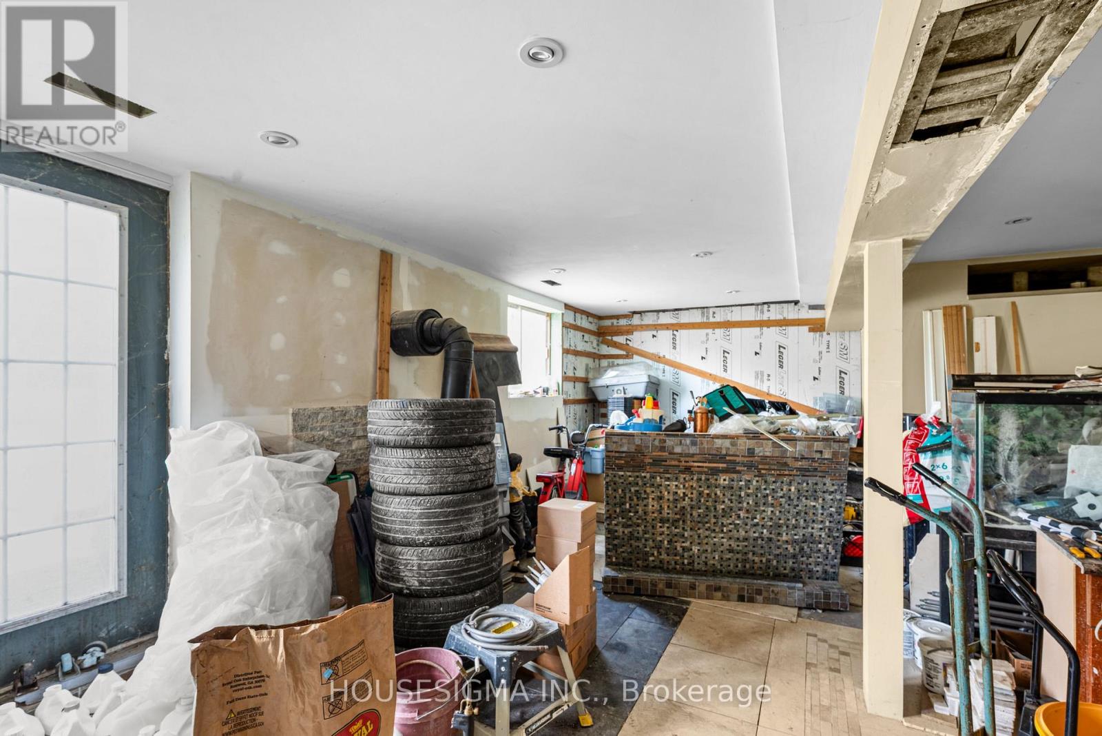 5647 First Line Property Photo 34