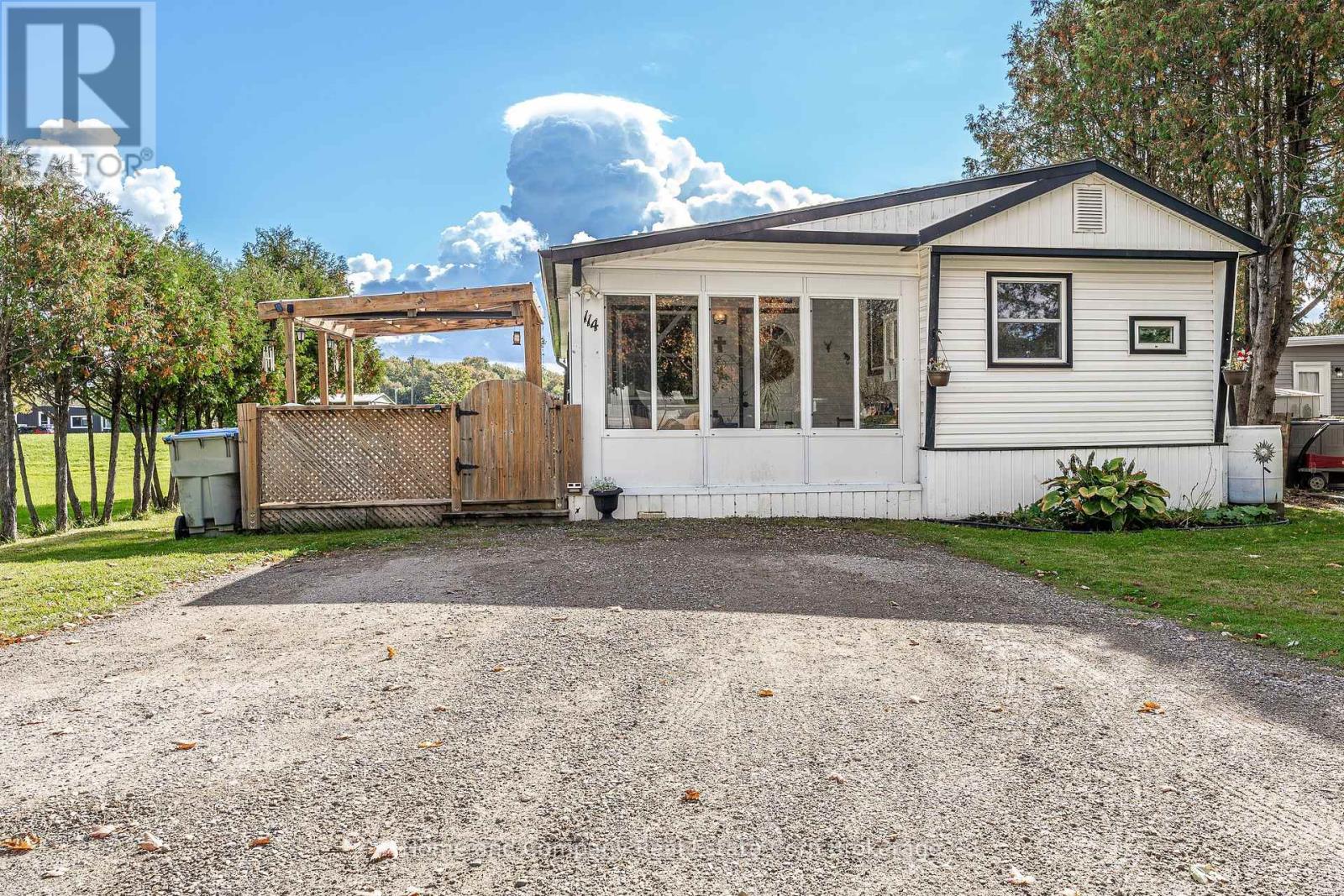 114 Oak Street Property Photo 1