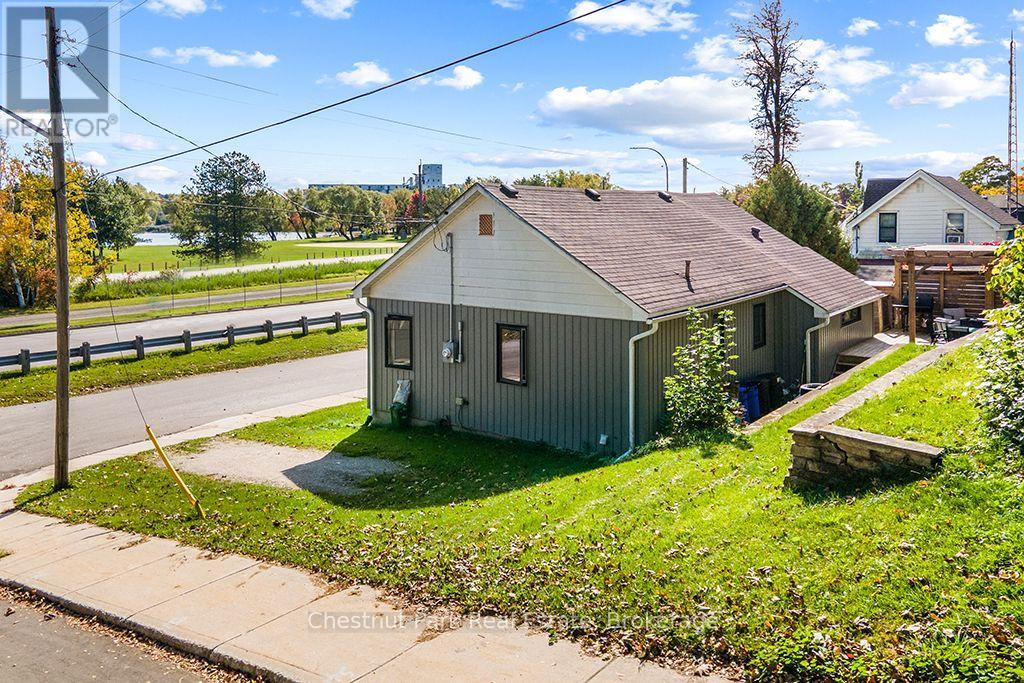 2096 3rd Avenue W Property Photo 7